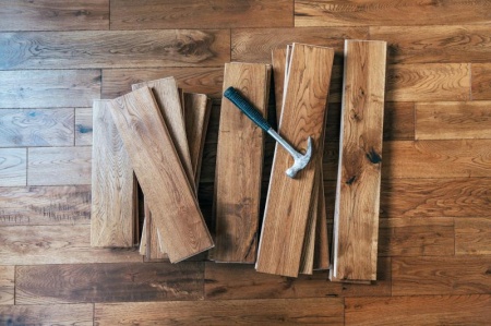 Techniques professionnelles de pose de parquet pour un résultat parfait