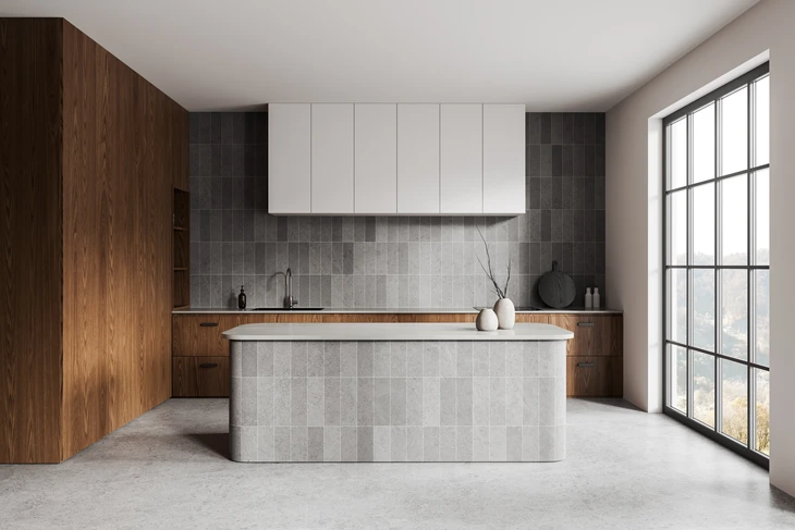 Cuisine contemporaine minimaliste avec îlot central en carrelage gris clair