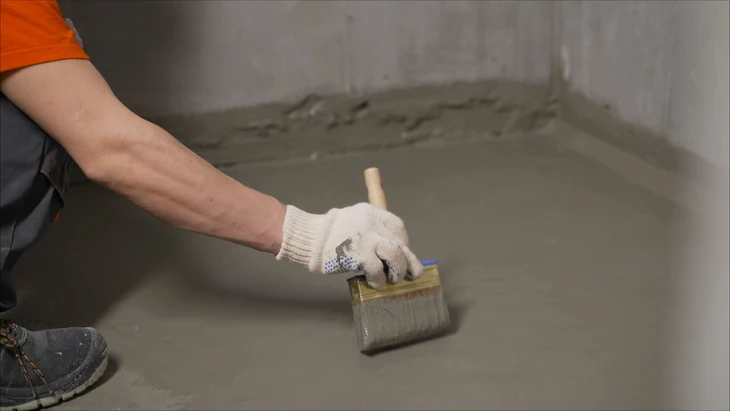 Processus d'application du mortier - imperméabilisation à un sol en béton